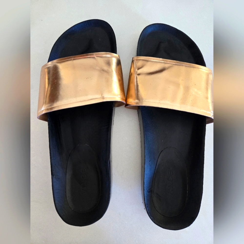 Vince Gold Metallic Westcoast Slide Sandals 11